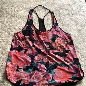Lululemon coastal tank in secret garden!